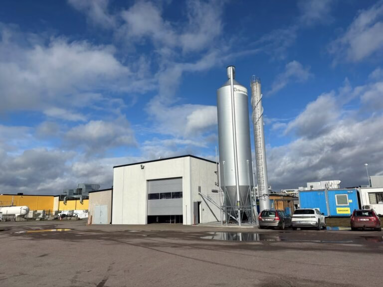 guldfagel 1 768x576 1