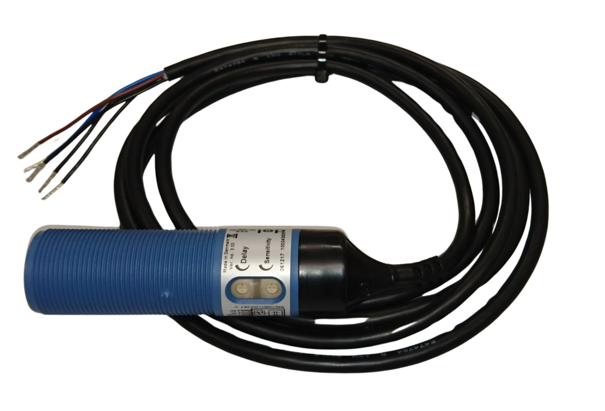 Industriell sensor med tillhörande elkabel för hantering av bulkmaterial.