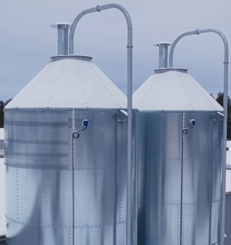Två stycken inklädda granulat silo till Labotek Nordic